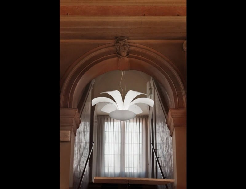 Blossomy contemporary Italian hanging light with white metal