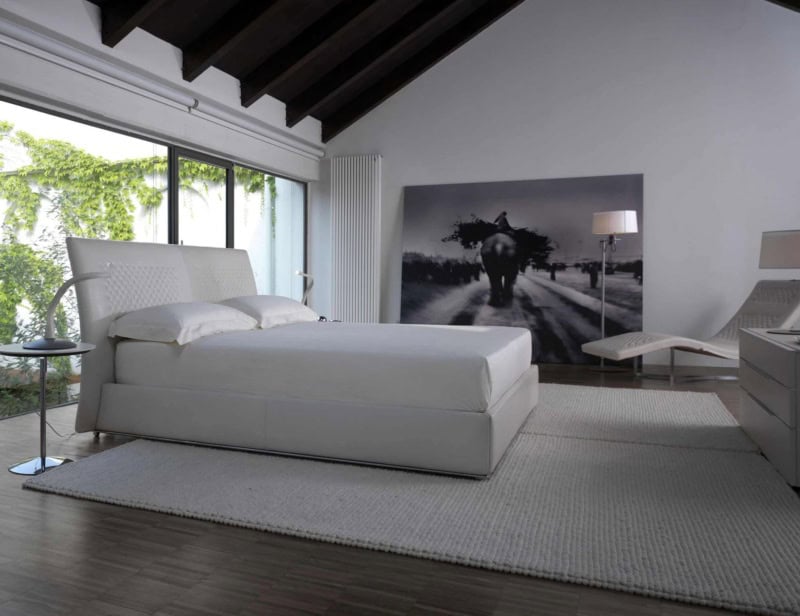 Chandelier contemporary Italian storage bed with white leather