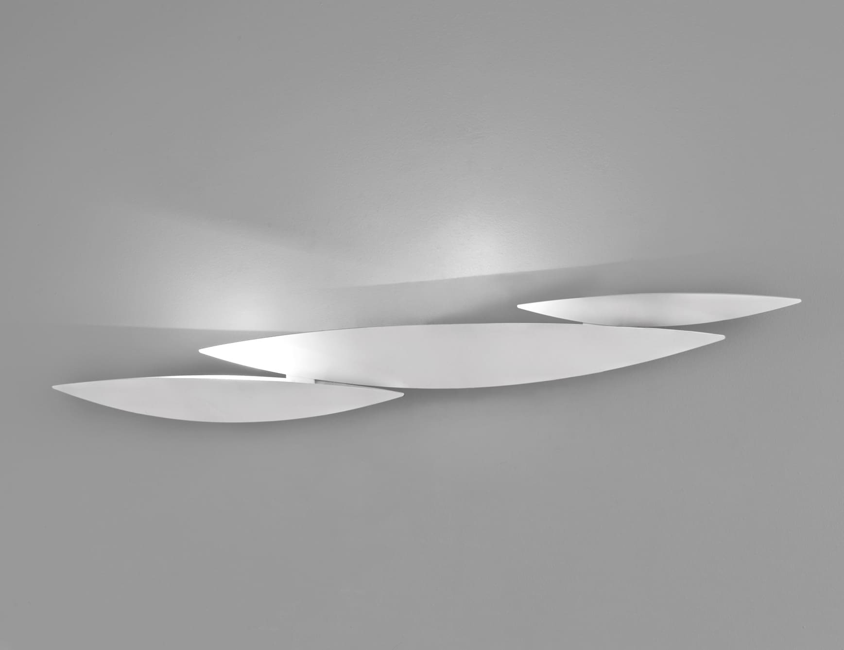 I Lucci Argentati contemporary Italian sconce with white metal