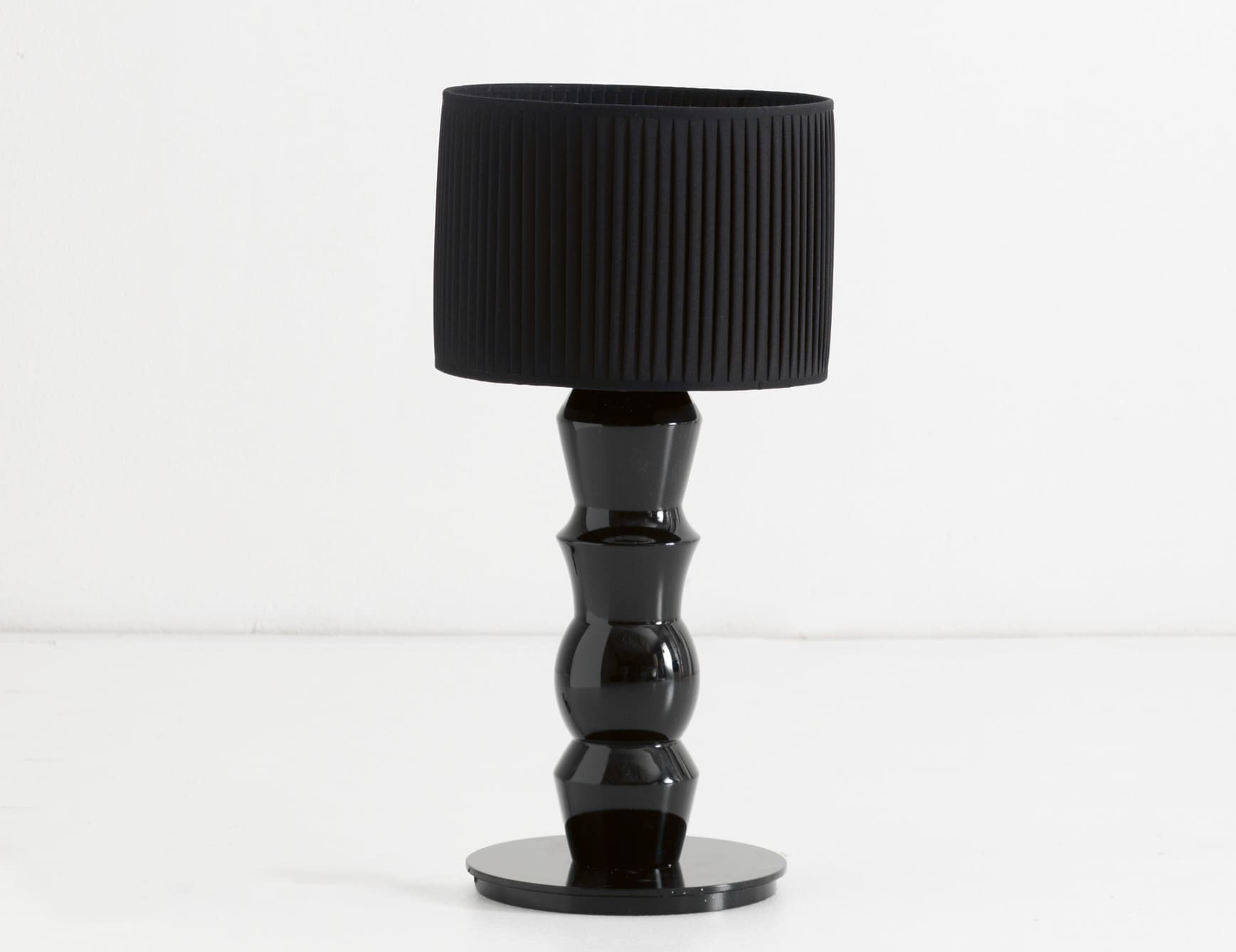 Jackie (77) modern Italian table lamp with black lacquered wood