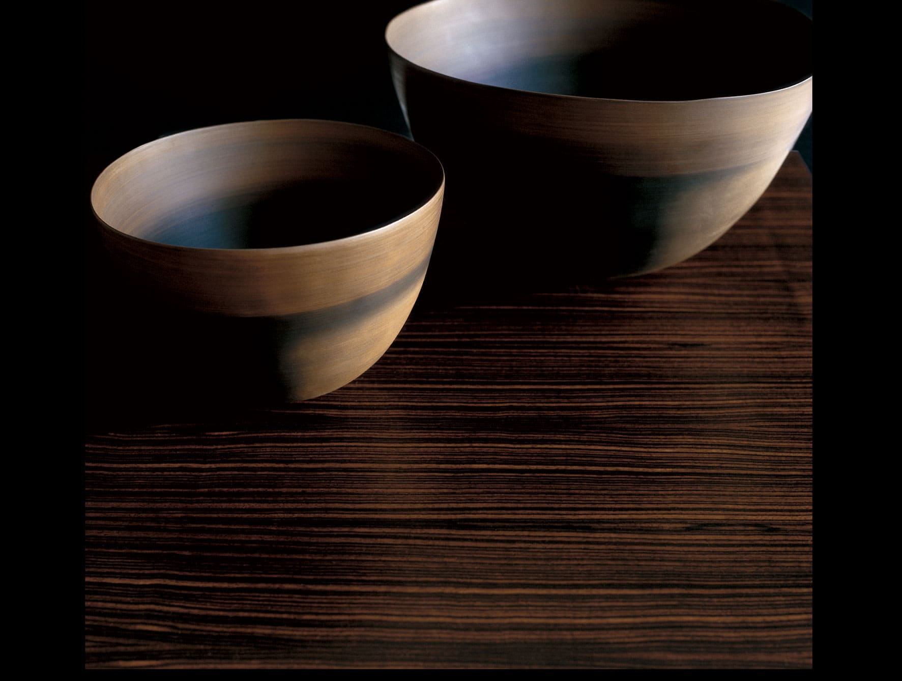 Momo 10 modern Italian coffee table with brown Ebony wood