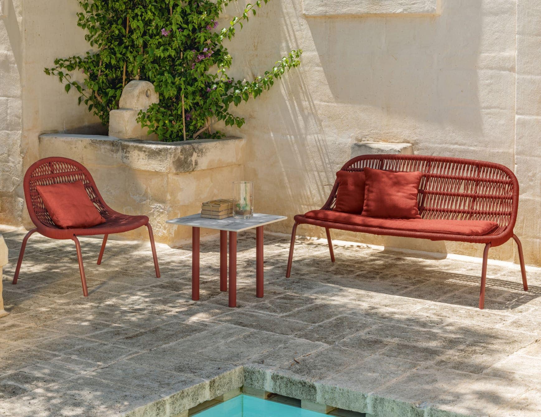 Panama contemporary Italian coffee table with red metal