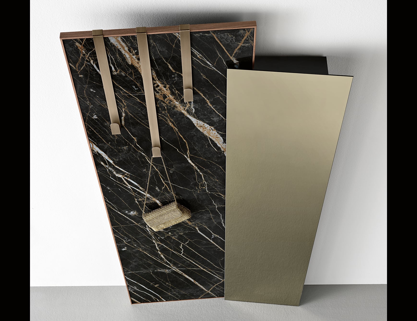 Welcome contemporary Italian mirror with black glass