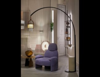 &lt;p&gt;Jackie(170) modern Italian table lamp shown in black lacquer. Available in two sizes="auto" with black or white lacquered wood. Made in Italy.&lt;/p&gt;
