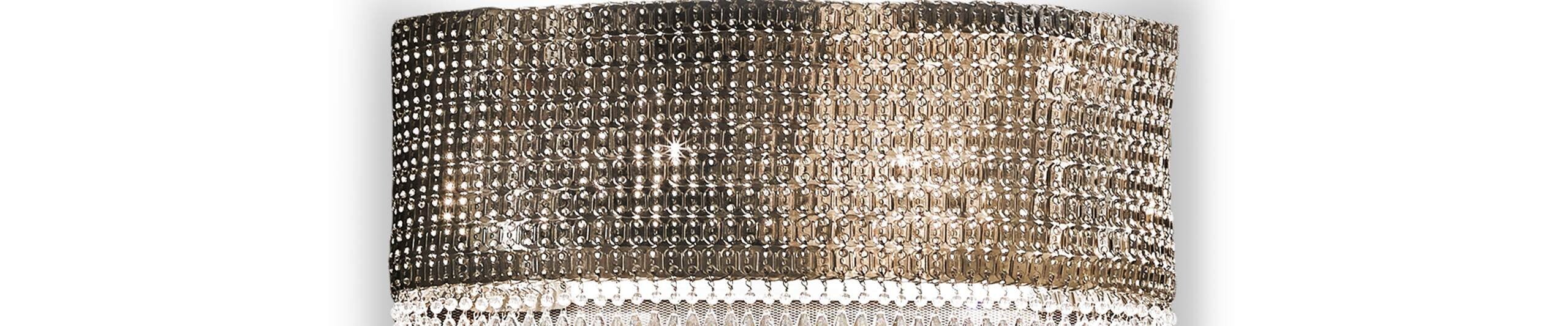 Metal wall sconce with chain link design and polished finish