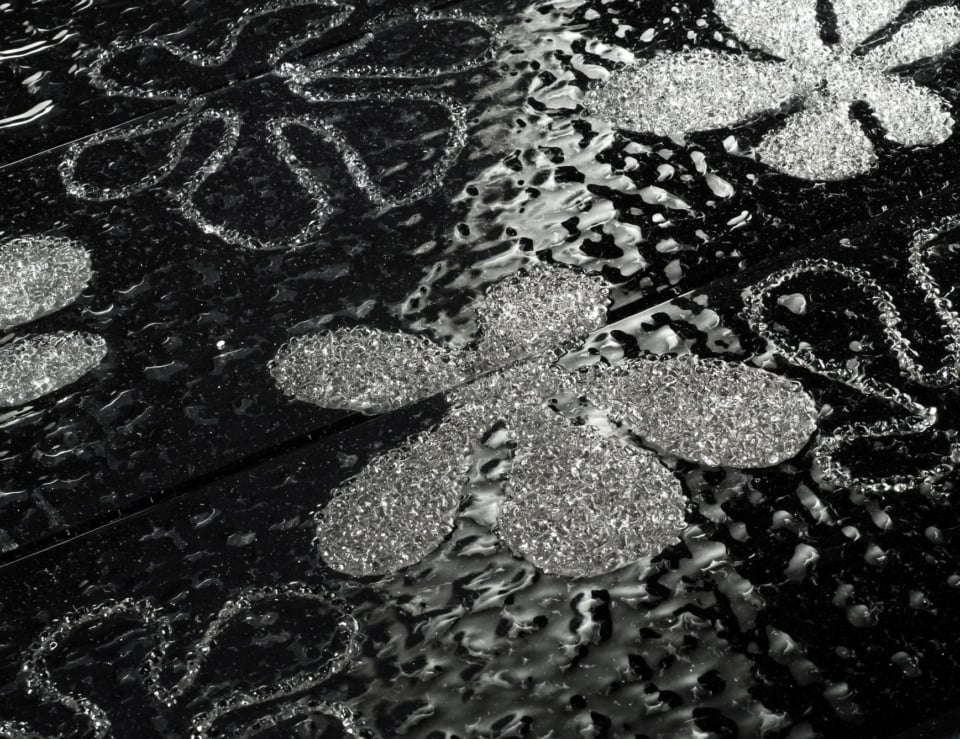 Murano glass tiles with floral pattern
