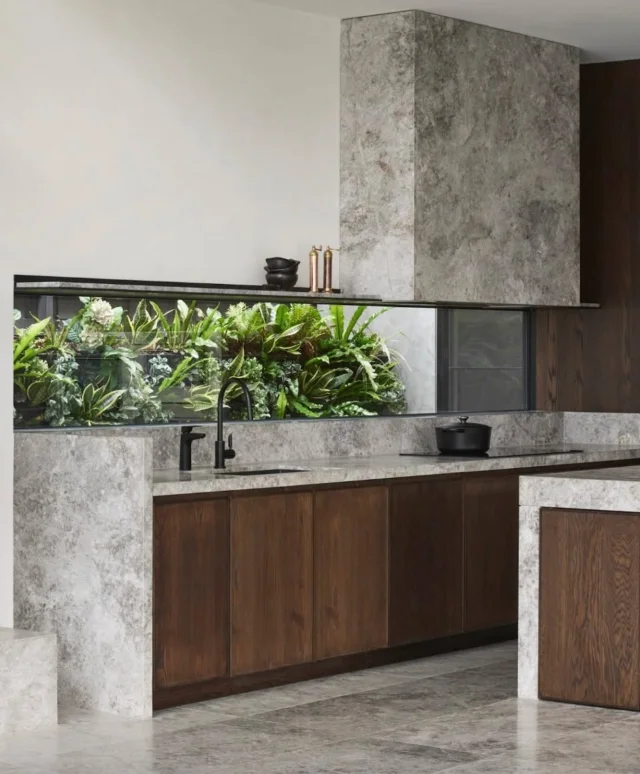 A kitchen to come home to. 🖤 Designed by @bacchusconstructions.

#nellavetrina #italianfurniture #customfurniture #italiandesign #interiordesign #decoration #interiordecor #modernfurniture #customdesign #contemporaryfurniture #homedecor #italianinterior #custommade #architecture #interiordesigner #luxuryfurniture #luxuryliving #italianliving #luxurydesigns